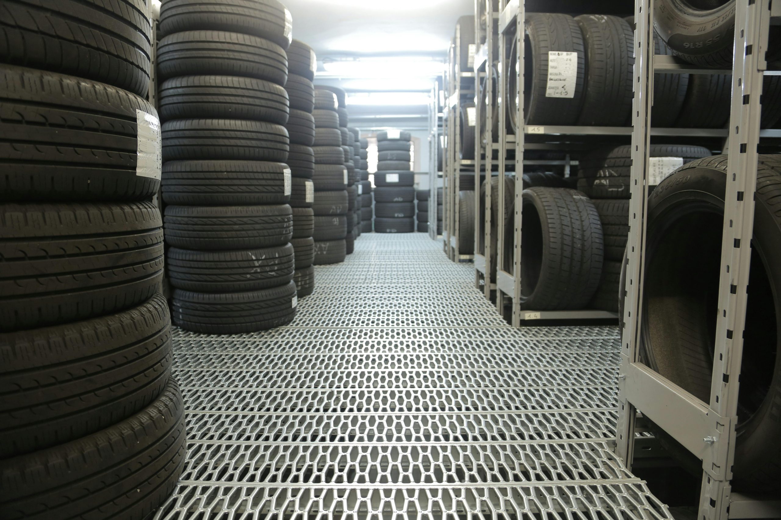 Right Trailer Tyres for Safety and Performance