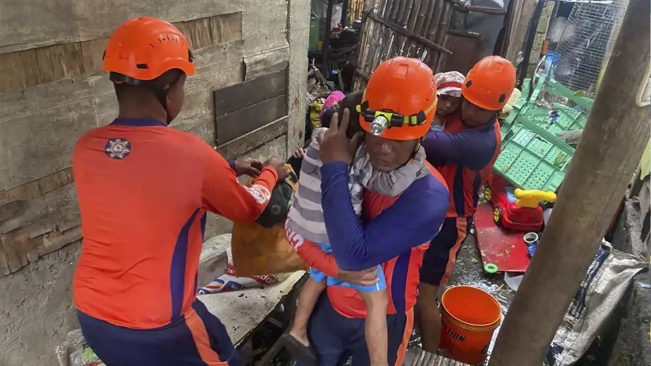 Super Typhoon Fung-Wong Devastates Philippines